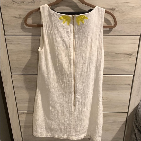 Vineyard Vines White and Yellow Embroidered‎ Sleeveless Linen Dress - Picture 2 of 4